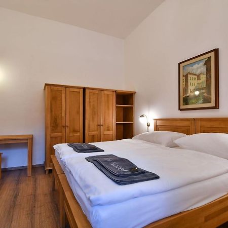 Zamek Racice Hotel Buitenkant foto