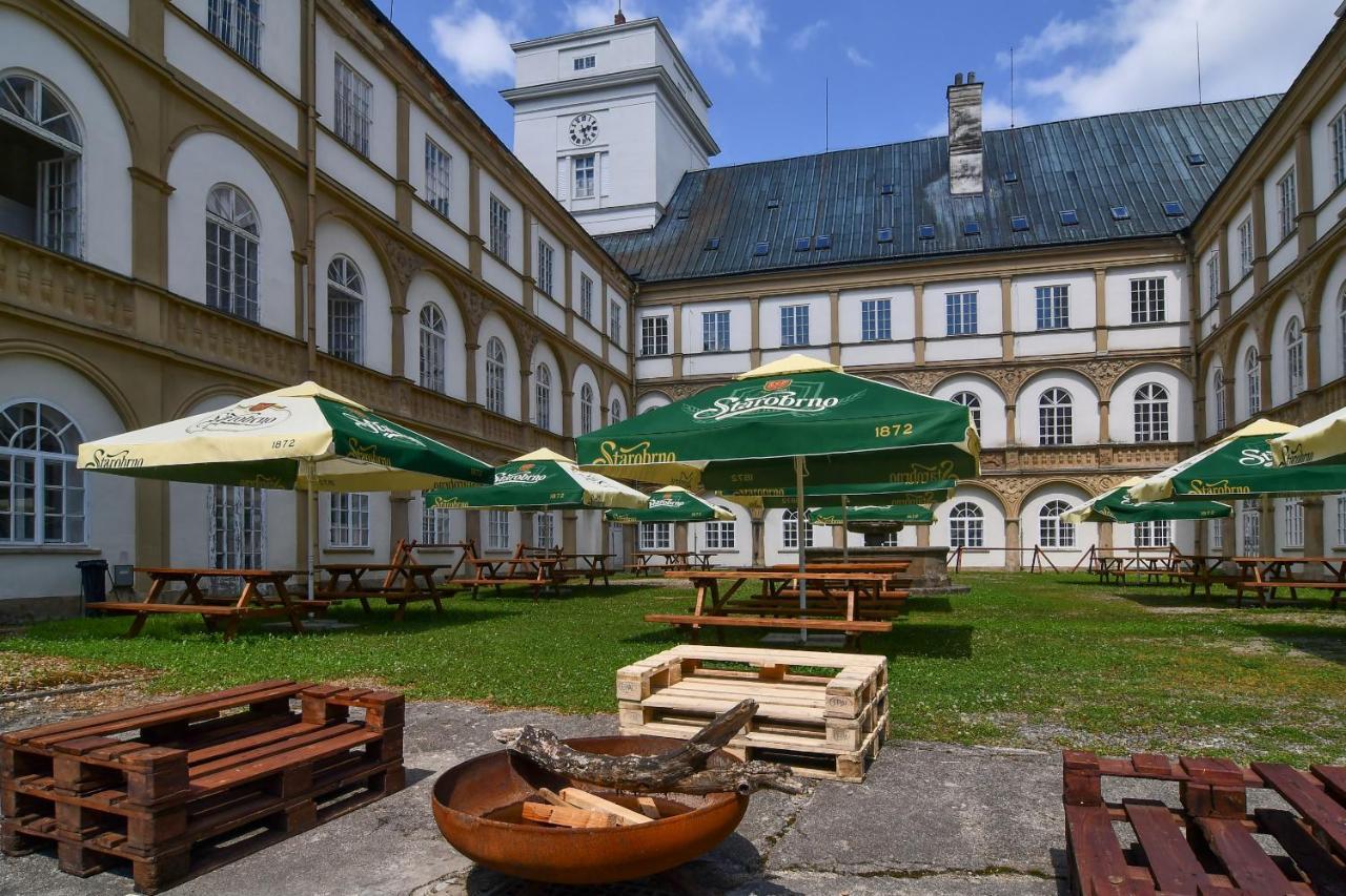 Zamek Racice Hotel Buitenkant foto