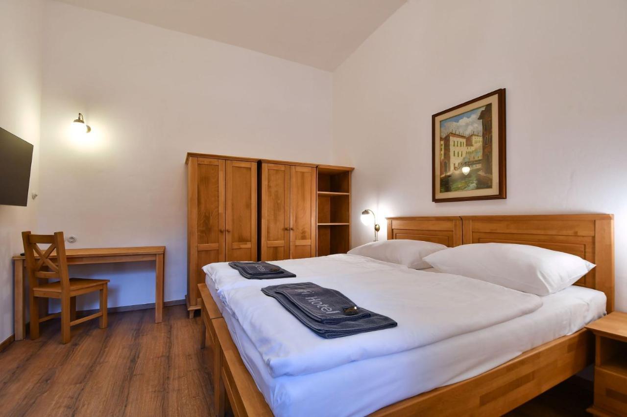 Zamek Racice Hotel Buitenkant foto