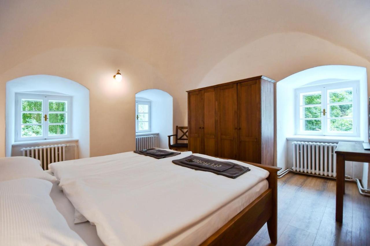 Zamek Racice Hotel Buitenkant foto