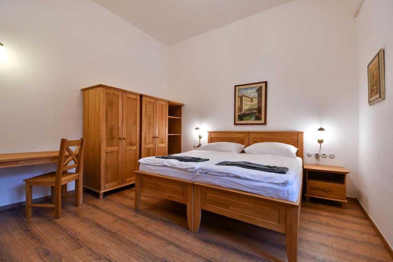 Zamek Racice Hotel Buitenkant foto
