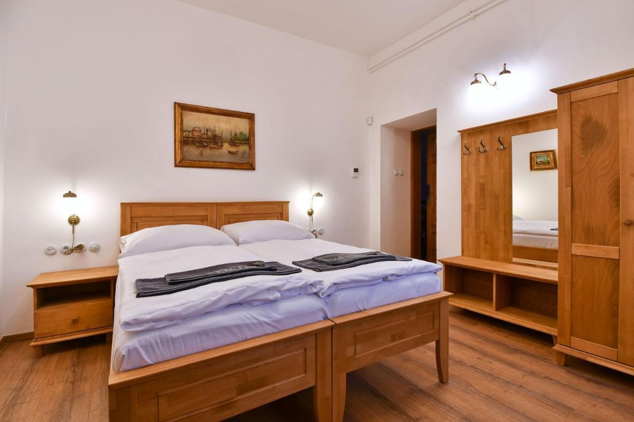 Zamek Racice Hotel Buitenkant foto