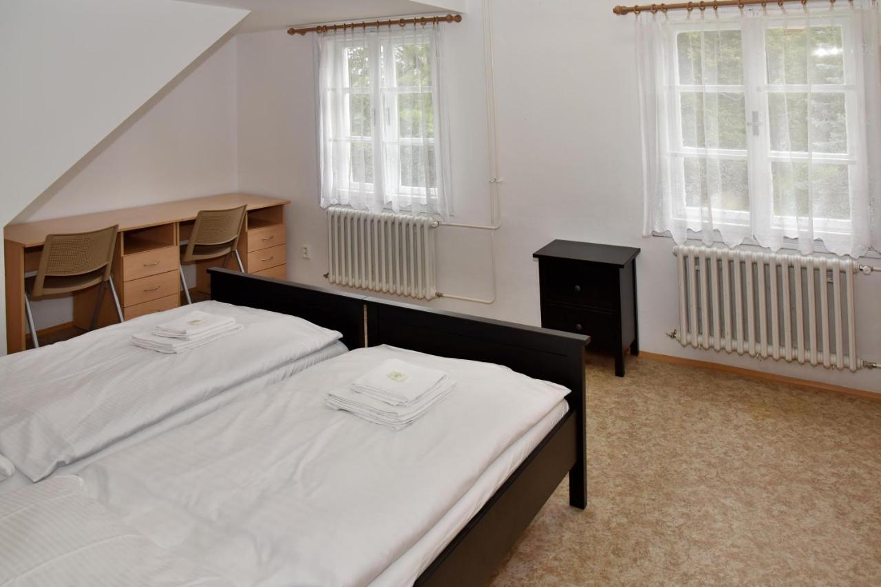 Zamek Racice Hotel Buitenkant foto