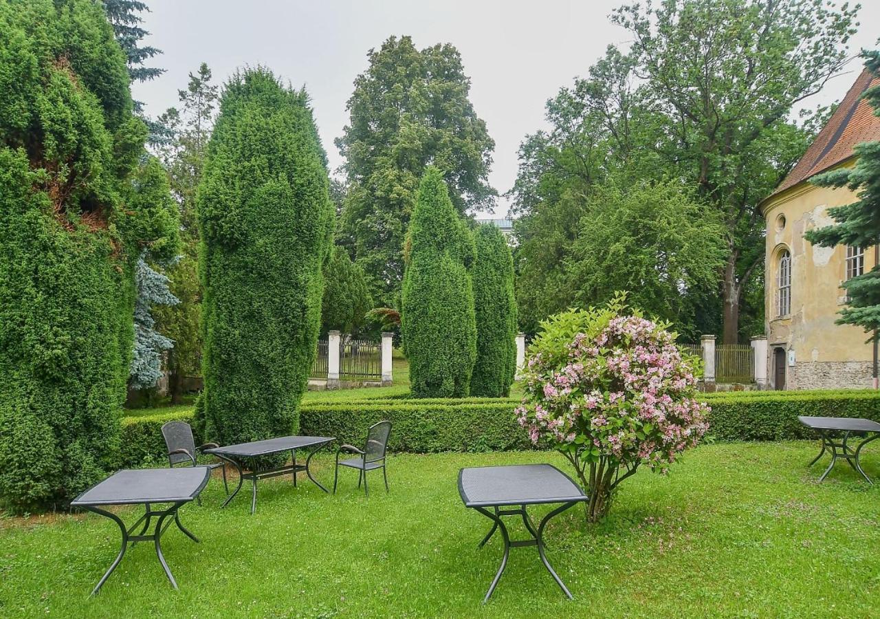 Zamek Racice Hotel Buitenkant foto