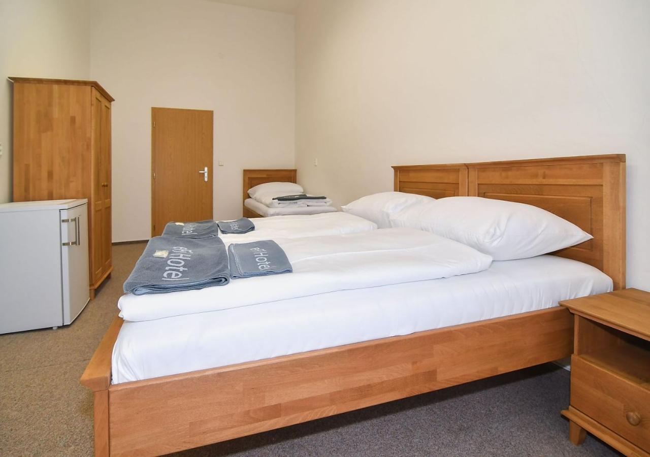 Zamek Racice Hotel Buitenkant foto