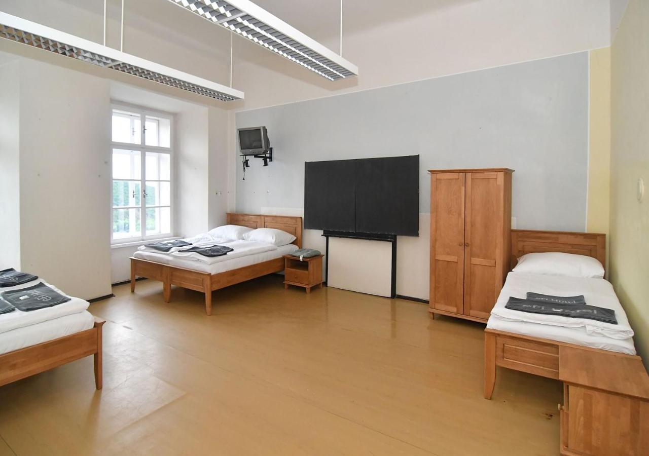 Zamek Racice Hotel Buitenkant foto