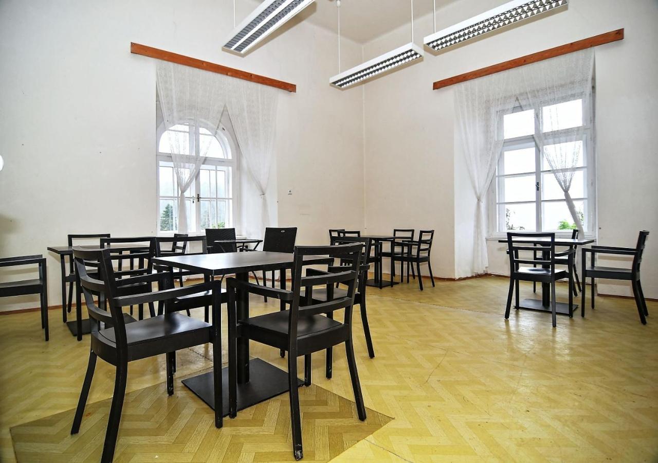 Zamek Racice Hotel Buitenkant foto